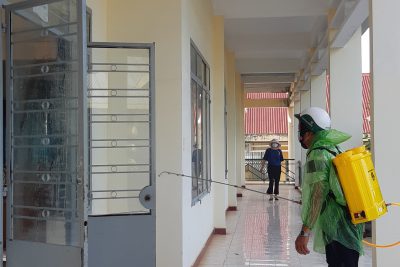 Sáng 15/5/2021_Trường THPT Buôn Ma Thuột tiến hành phun khử khuẩn phòng chống Covid-19